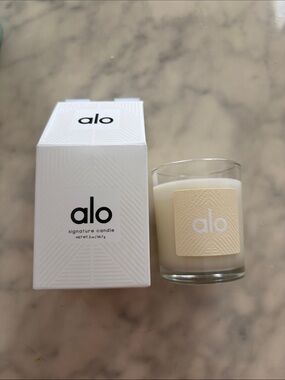 Alo Signature Candle - 2oz